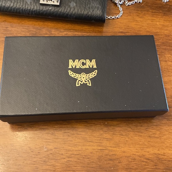 Brand new MCM Patricia clutch bag with the chain beautiful to go out with - Picture 4 of 4